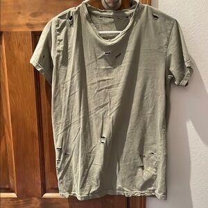 Casual Distressed Short Sleeve Tee in Olive